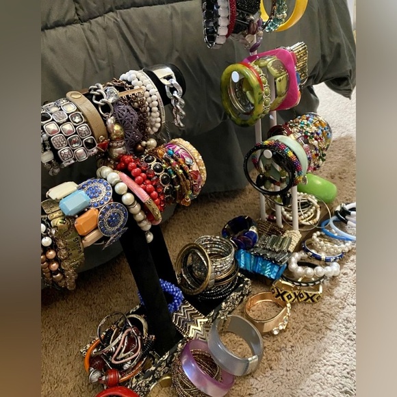 2LBs Vintage Estate Costume Jewelry Lots~ Signed n Unsigned~ Mostly All wearable - Picture 5 of 12